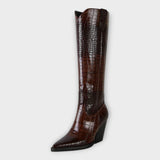 Botas de diseño croco con tacón elegante