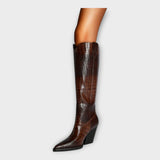 Botas de diseño croco con tacón elegante