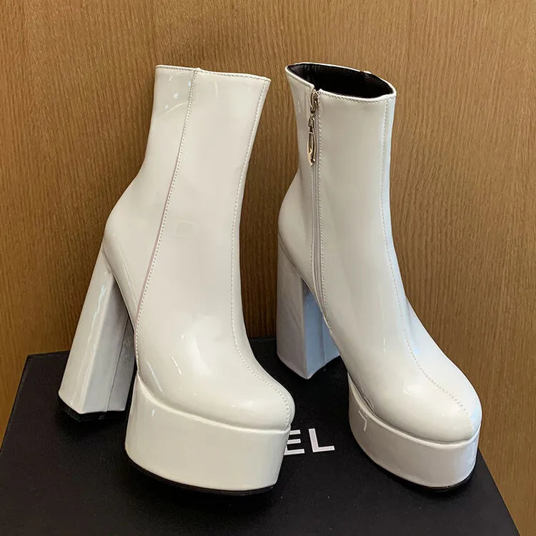 María - Botas de plataforma alta con encanto y confianza